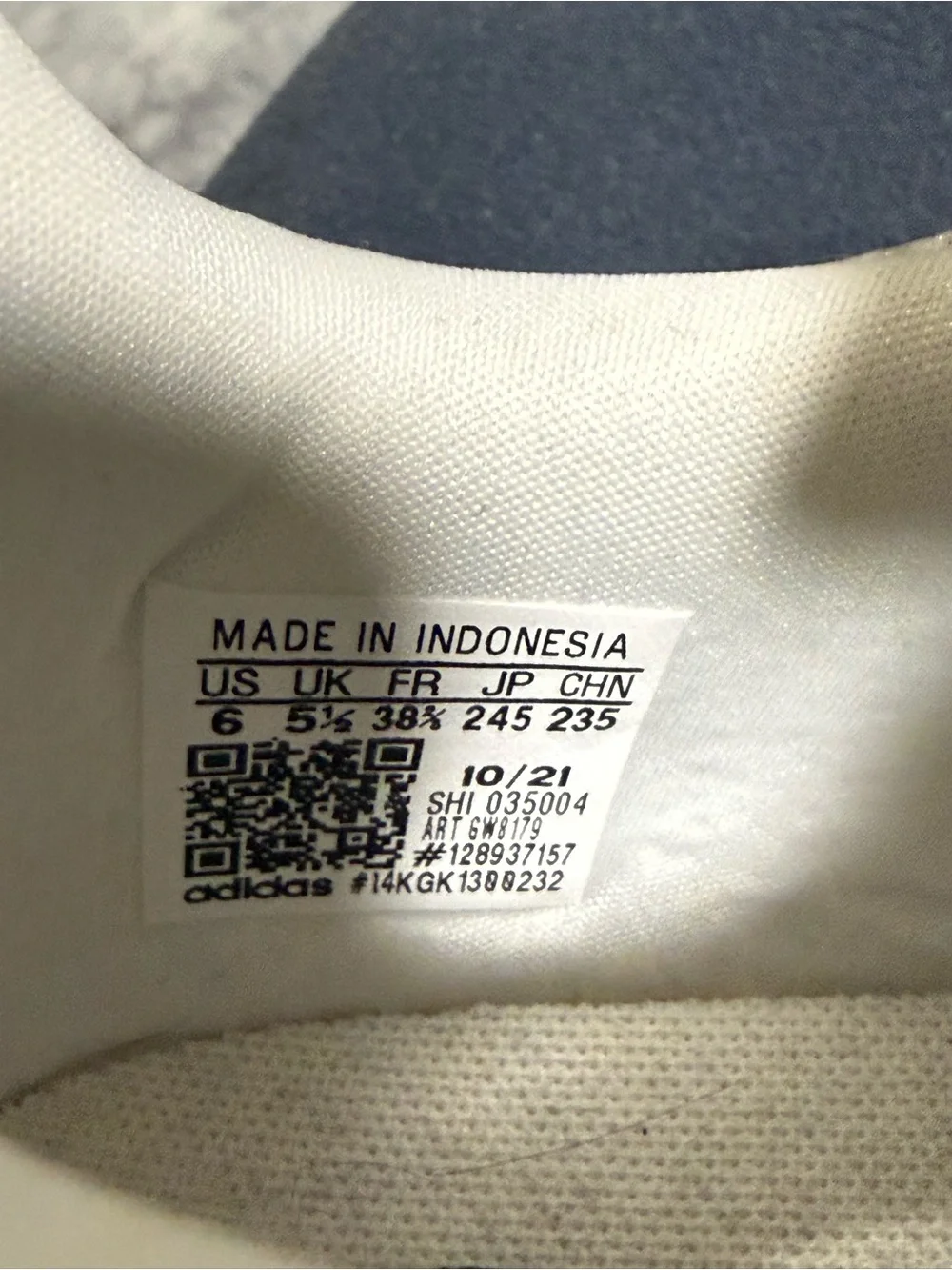 adidas unisex White Knit Casual Sneakers
